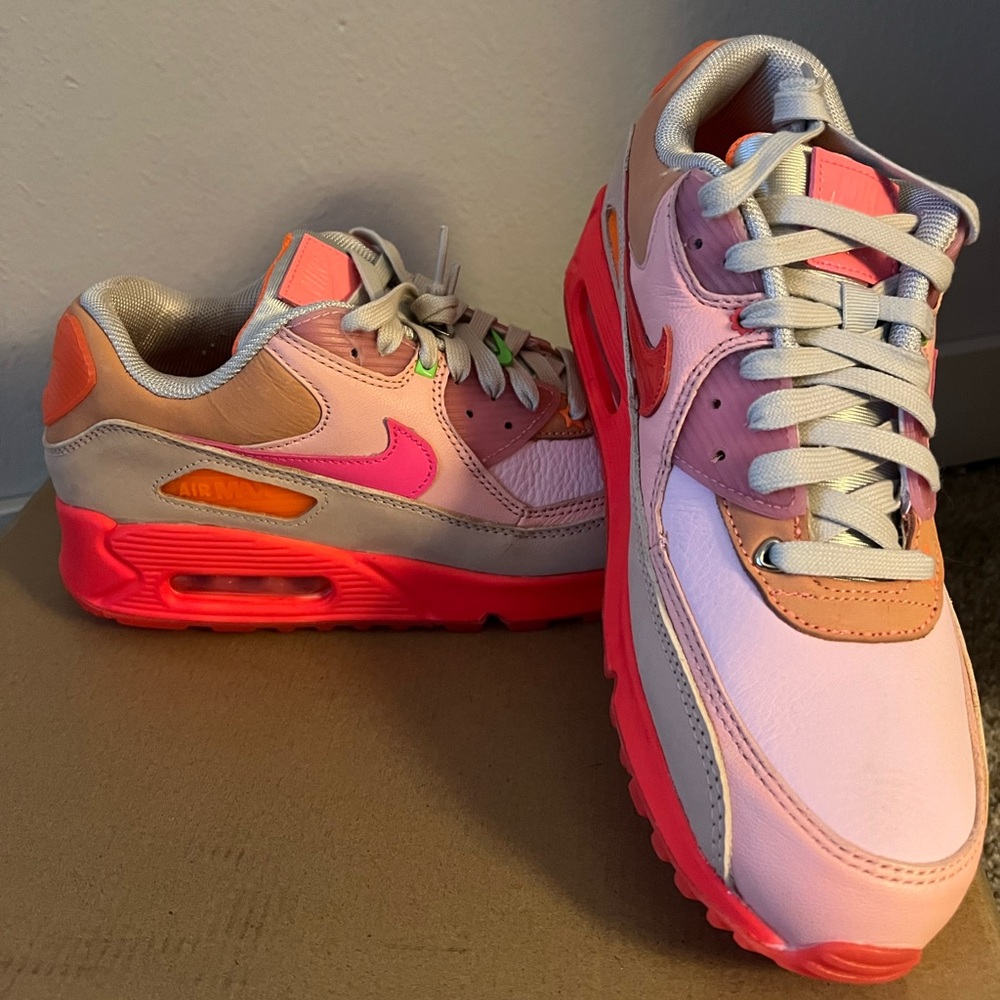 Air Max 90 ‘Platinum Crimson’